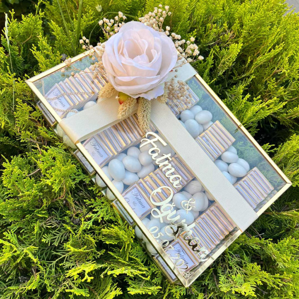 Nişan - Nikah - İsteme Çikolatası Cam Kutuda İsimli