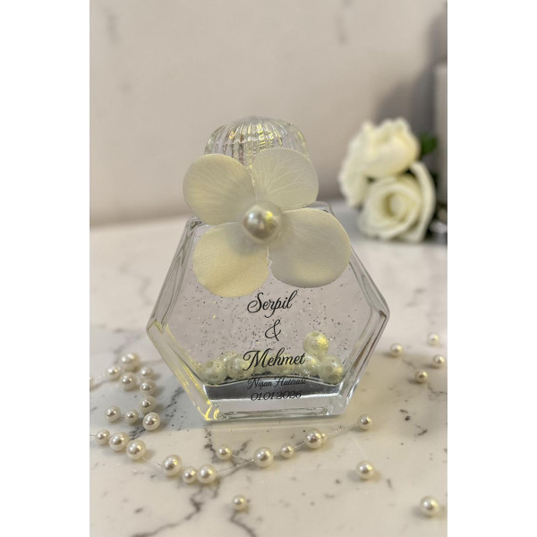 Söz - Nişan - Nikah Hediyesi Ortanca Süslemeli Cam Altıgen Kolonya Sim ve İncili Söz - Nişan - Nikah Hediyesi Ortanca Süslemeli Cam Altıgen Kolonya Sim ve İncili