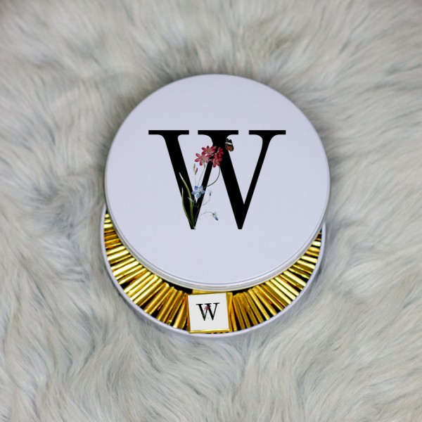 W Harfi Metal Kutuda Çikolata 100 Adet