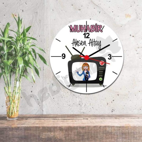 Muhabir Kadın Figür Duvar Saati