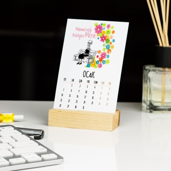 Mükemmel Erkeği Bekleyen Kadın Renki Tasarım Masa Takvimi